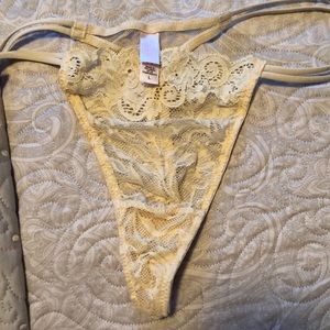 Victoria’s Secret thong Sz Large. Cream